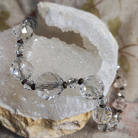 Heavily Faceted Vintage Clear Crystal Single Strand Necklace Strung on a Chain - Picture 4 of 13
